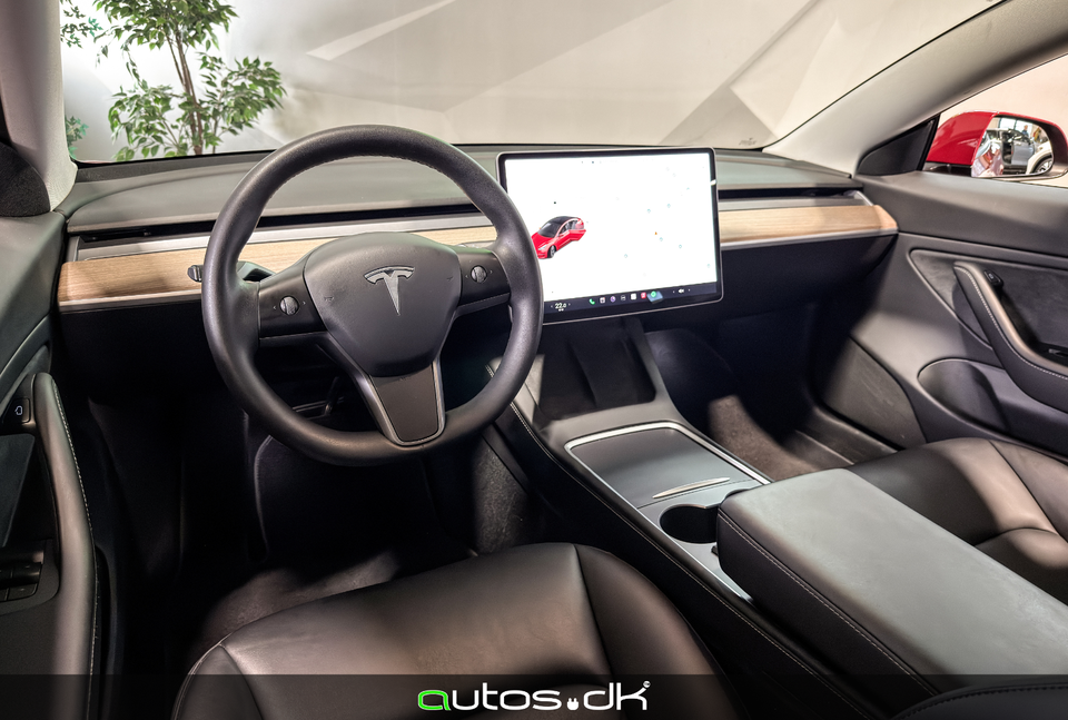 Tesla Model 3 Long Range AWD 4d