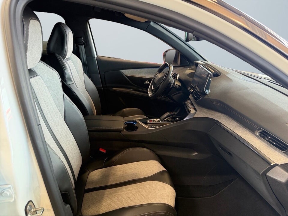Peugeot 3008 1,6 Hybrid First GT EAT8 5d