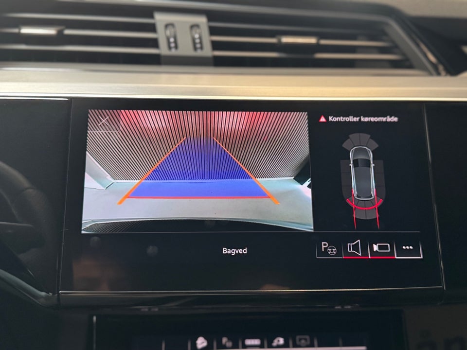 Audi Q8 e-tron 55 S-line quattro 5d