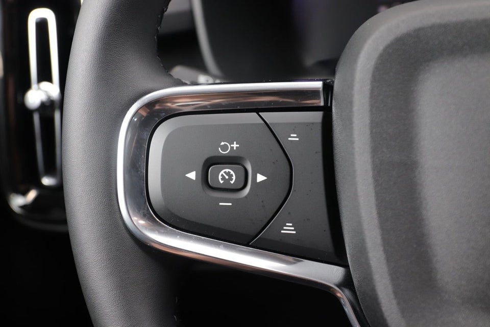 Volvo EX40 Standard Range Plus 5d