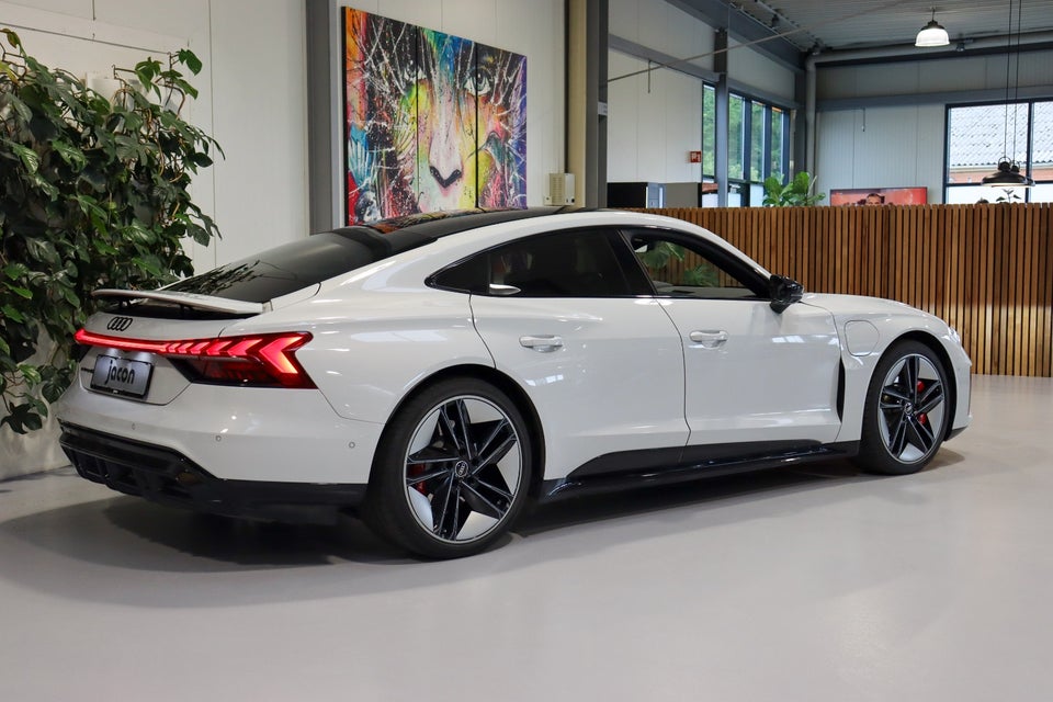 Audi e-tron GT quattro 4d