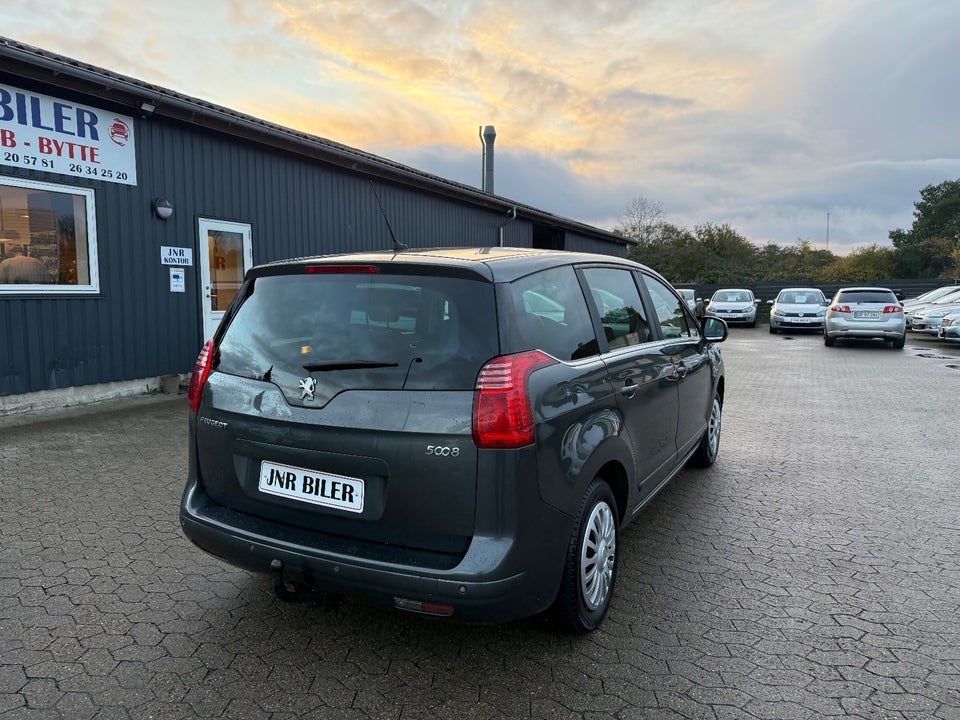 Peugeot 5008 1,6 HDi 110 Premium 7prs 5d