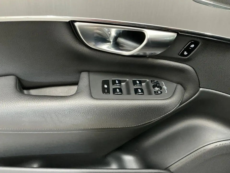 Volvo XC90 2,0 T8 ReCharge R-Design aut. AWD 7prs 5d
