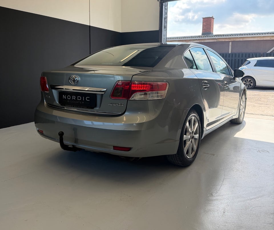 Toyota Avensis 1,8 VVT-i T2 E-CVT 4d