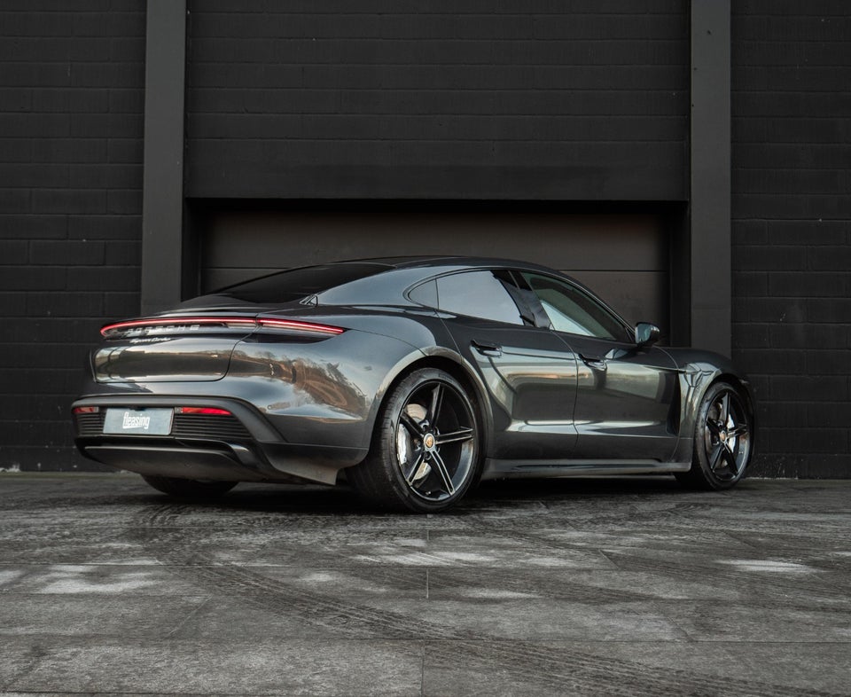 Porsche Taycan Turbo Performance+ 4d