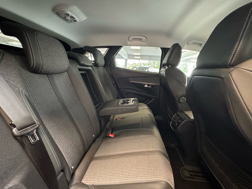 Peugeot 3008 1,6 Hybrid First Selection EAT8 5d