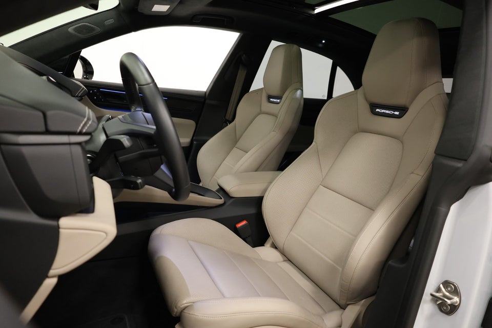 Porsche Macan Turbo 5d