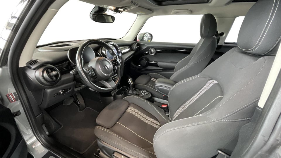 MINI Cooper SE Essential 3d