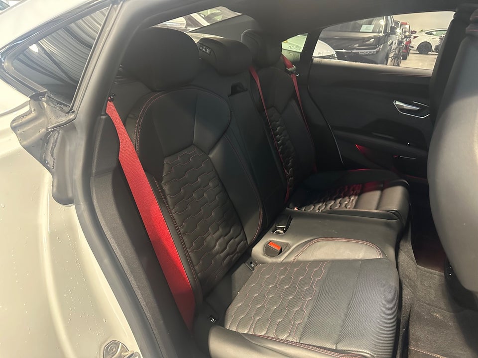 Audi RS e-tron GT quattro 4d