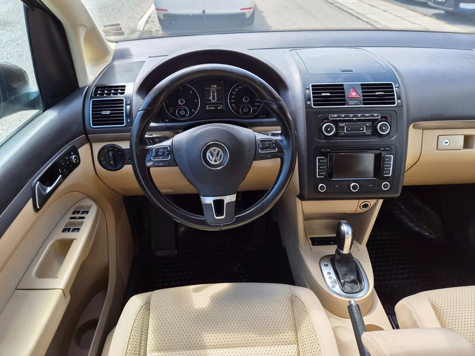 VW Touran 2,0 TDi 140 Comfortline DSG 7prs 5d
