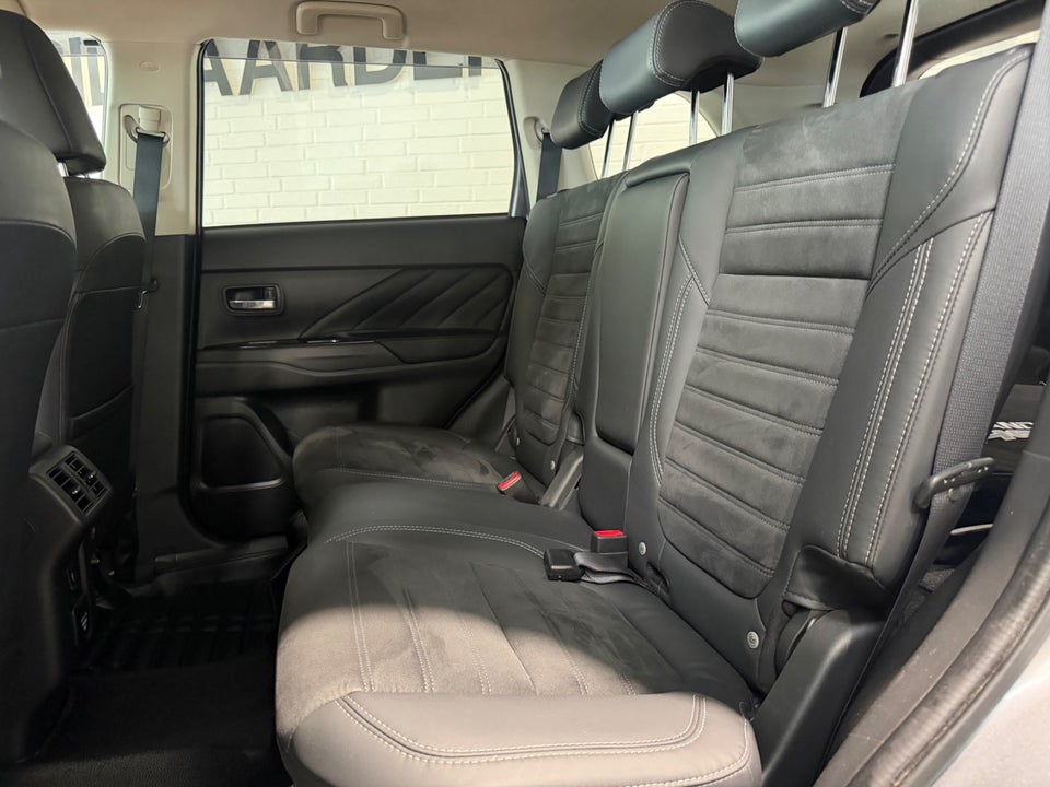 Mitsubishi Outlander 2,4 PHEV Intense CVT 4WD 5d