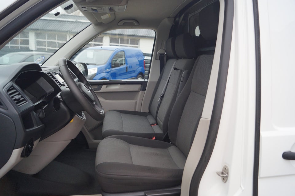 VW Transporter 2,0 TDi 140 Kassevogn DSG lang