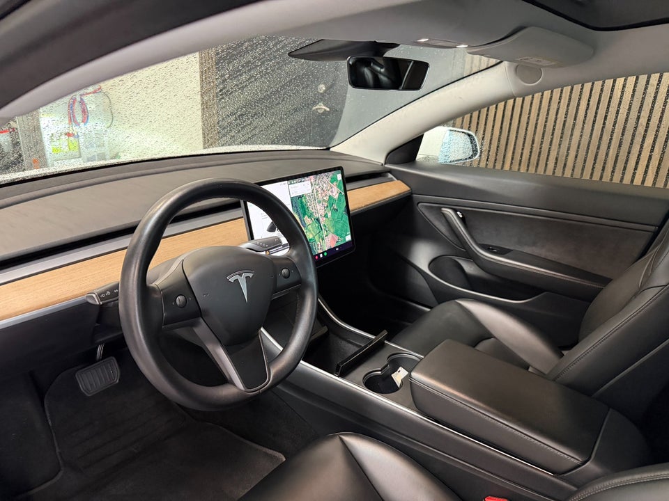 Tesla Model 3 Standard Range+ RWD 4d