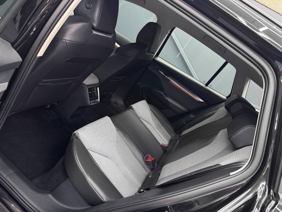 Skoda Enyaq 60 iV Loft 5d