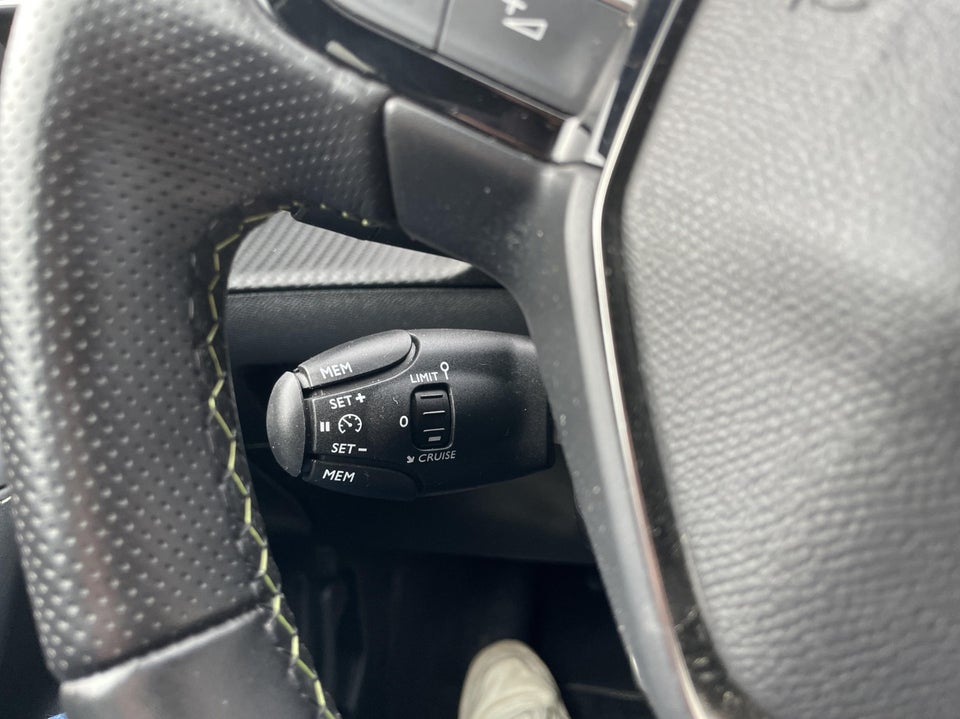 Peugeot e-208 54 GT 5d