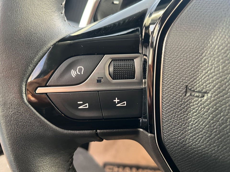 Peugeot 208 1,2 PureTech 100 Black Selection EAT8 5d