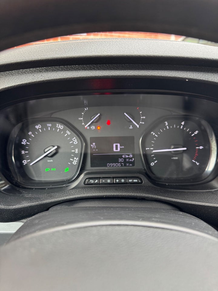 Toyota ProAce 1,5 D 120 Medium Comfort 5d