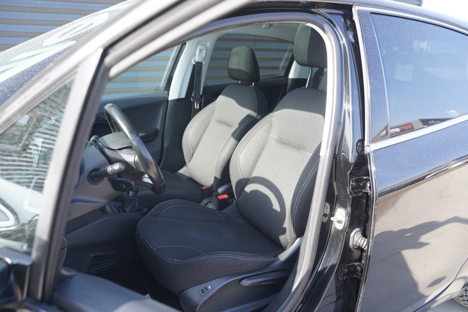 Peugeot 208 1,6 BlueHDi 100 Desire Sky 5d