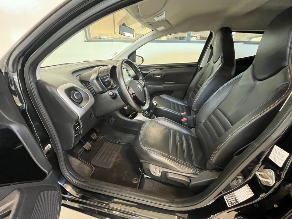 Toyota Aygo 1,0 VVT-i x-black 5d