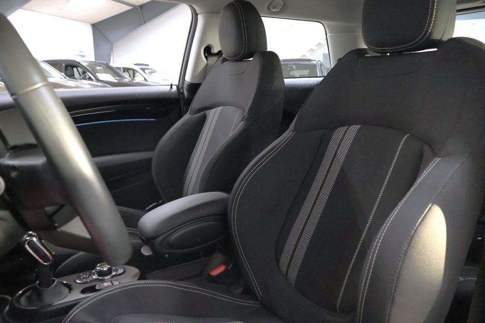 MINI Cooper SE Essential 3d