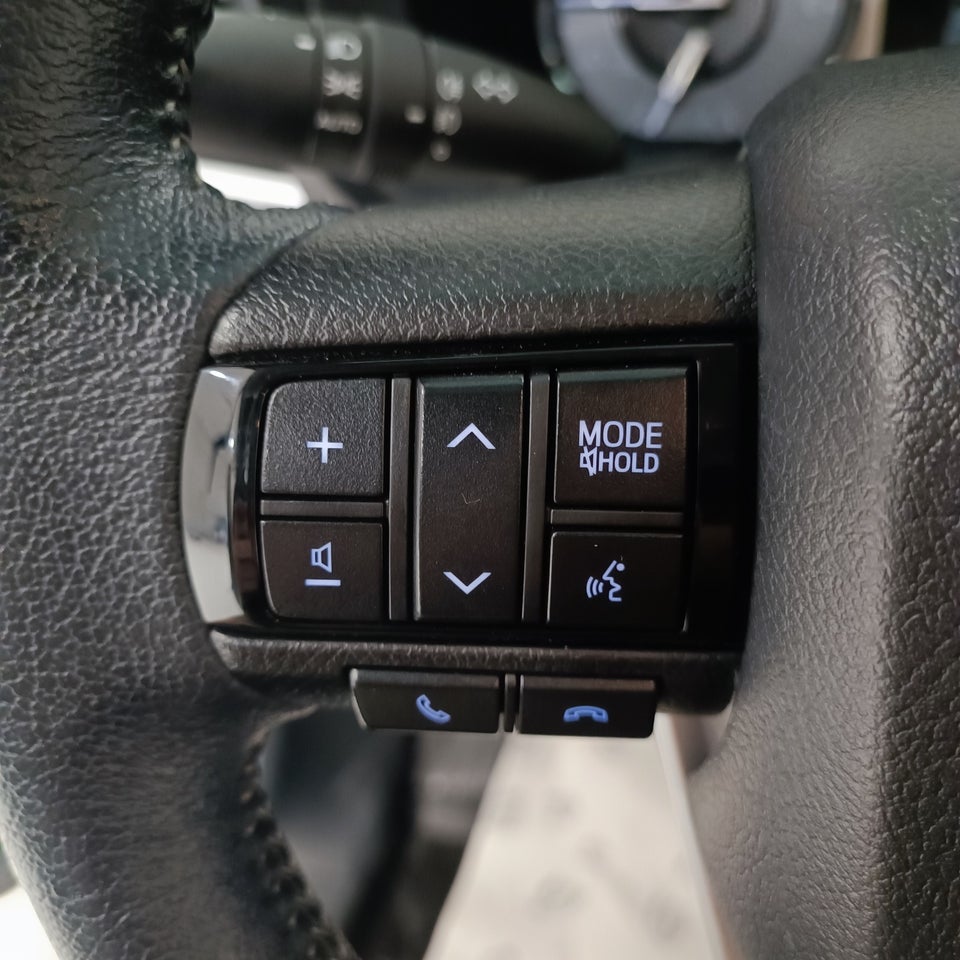 Toyota HiLux 2,4 D T3 Ex.Kab aut. 4d