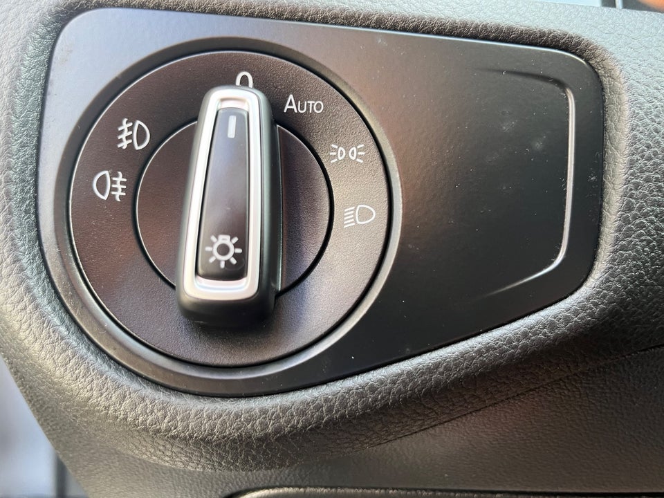 VW Golf VII 2,0 TDi 150 Comfortline Connect Variant DSG 5d