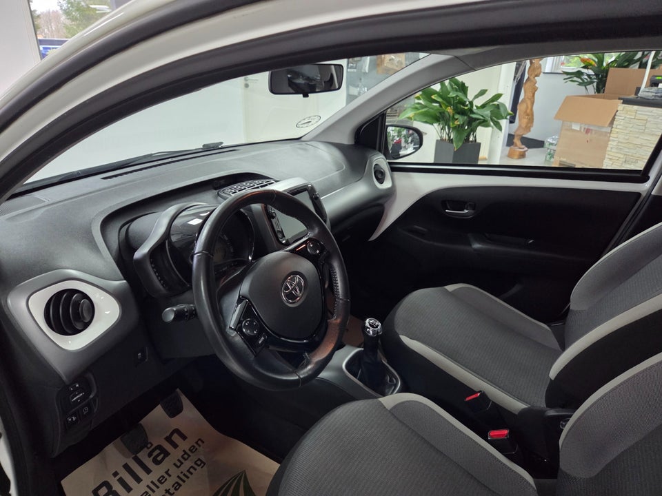 Toyota Aygo 1,0 VVT-i x-play Comfort 5d