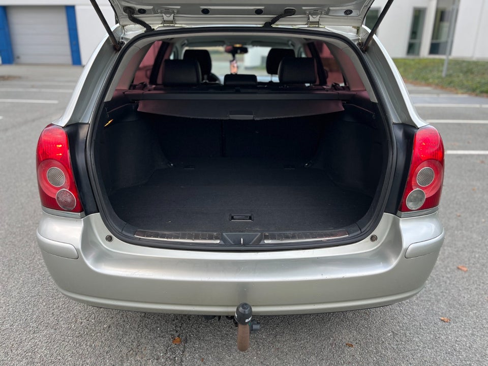 Toyota Avensis 1,8 VVT-i Sol 5d