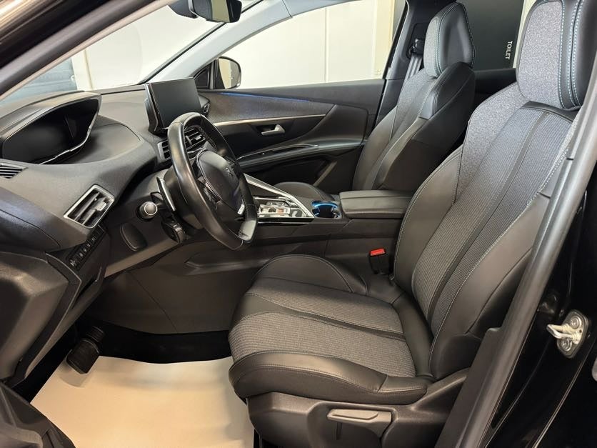 Peugeot 3008 1,6 Hybrid First Selection EAT8 5d