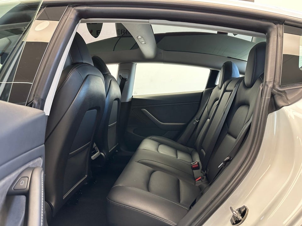 Tesla Model 3 Long Range AWD 4d