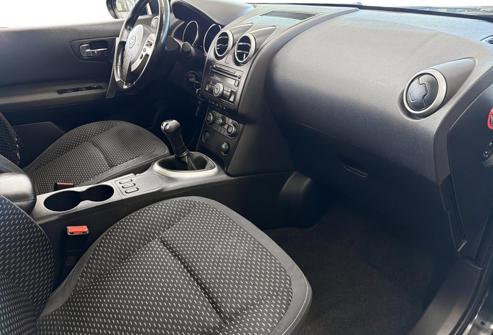 Nissan Qashqai 1,6 Tekna 5d