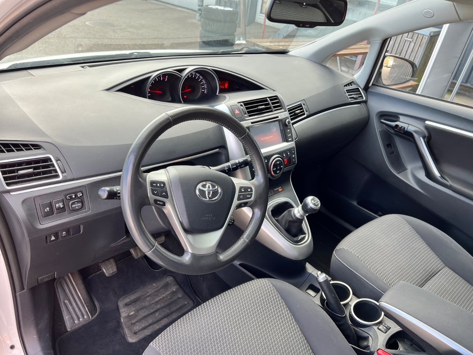 Toyota Verso 1,6 D-4D T3 Skyview 7prs 5d