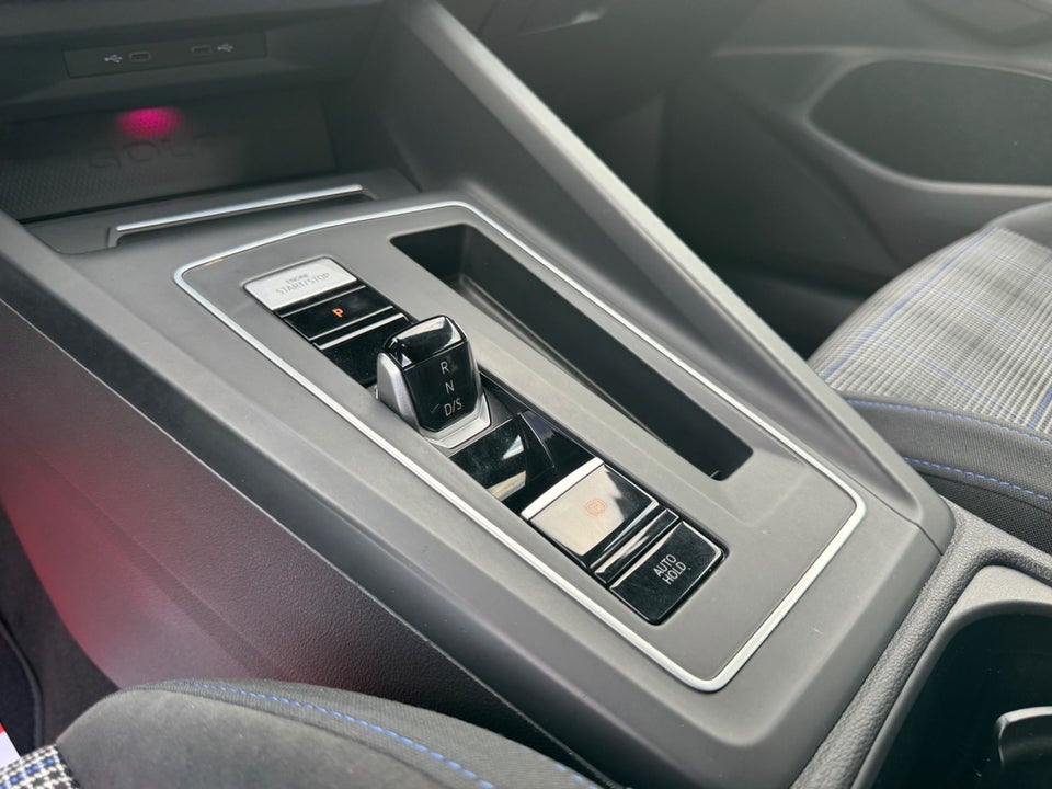 VW Golf VIII 1,4 GTE DSG 5d