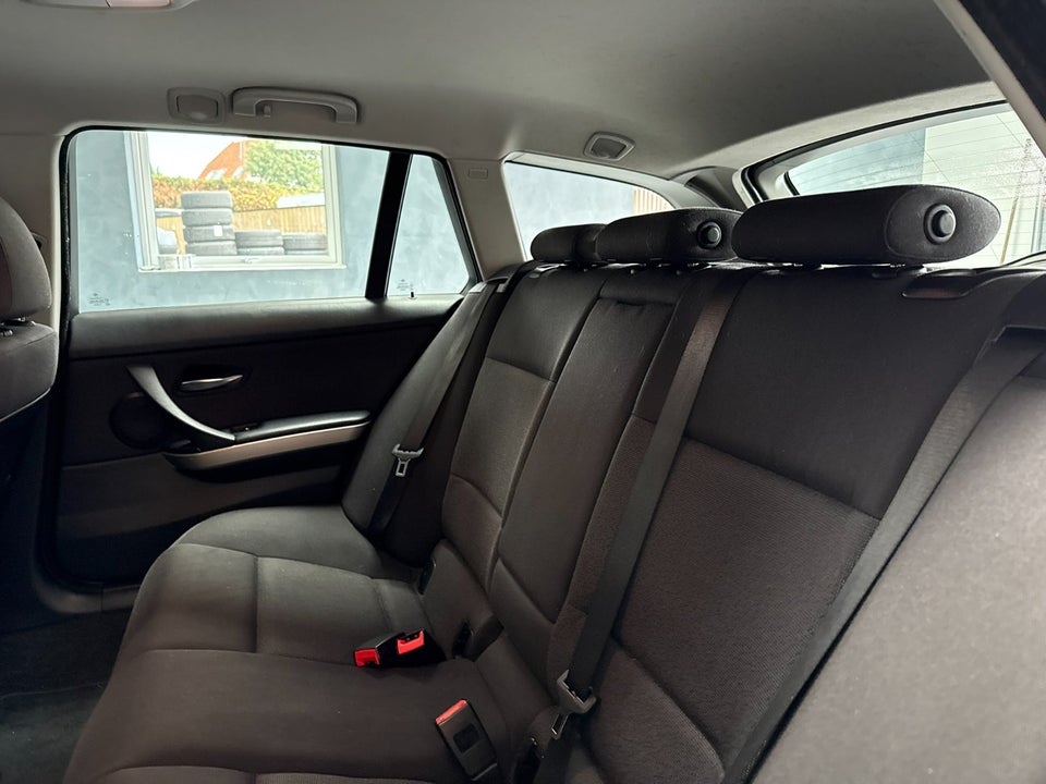 BMW 320i 2,0 Touring 5d