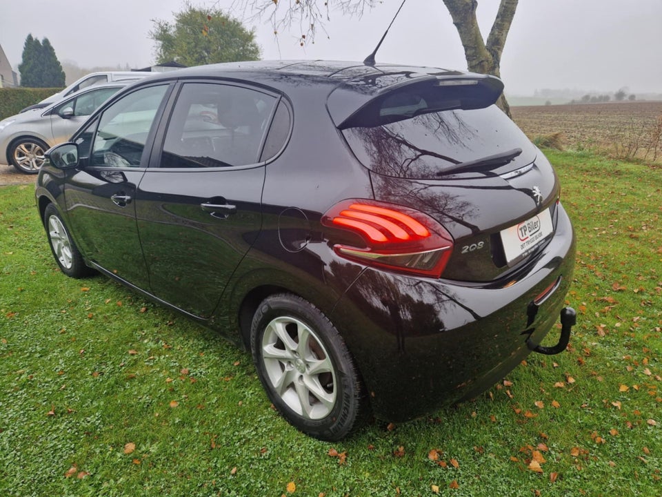 Peugeot 208 1,2 VTi 82 Envy Sky 5d