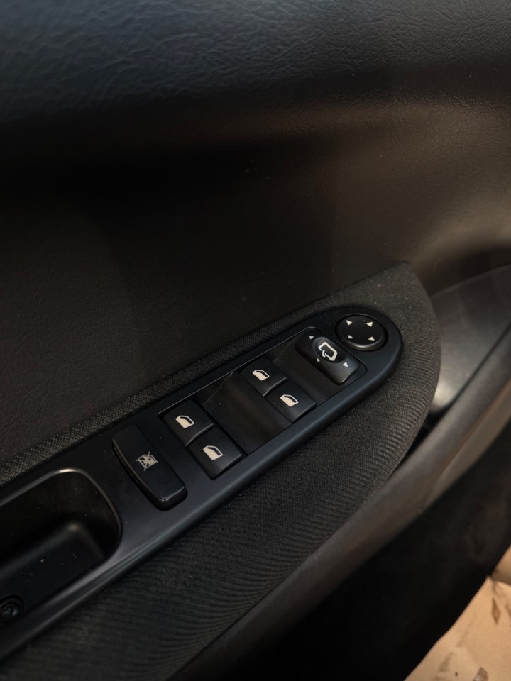 Peugeot 307 2,0 16V CC aut. 2d