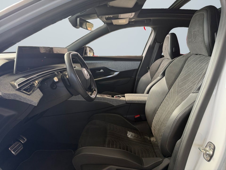 Peugeot e-3008 77 GT Pack 5d