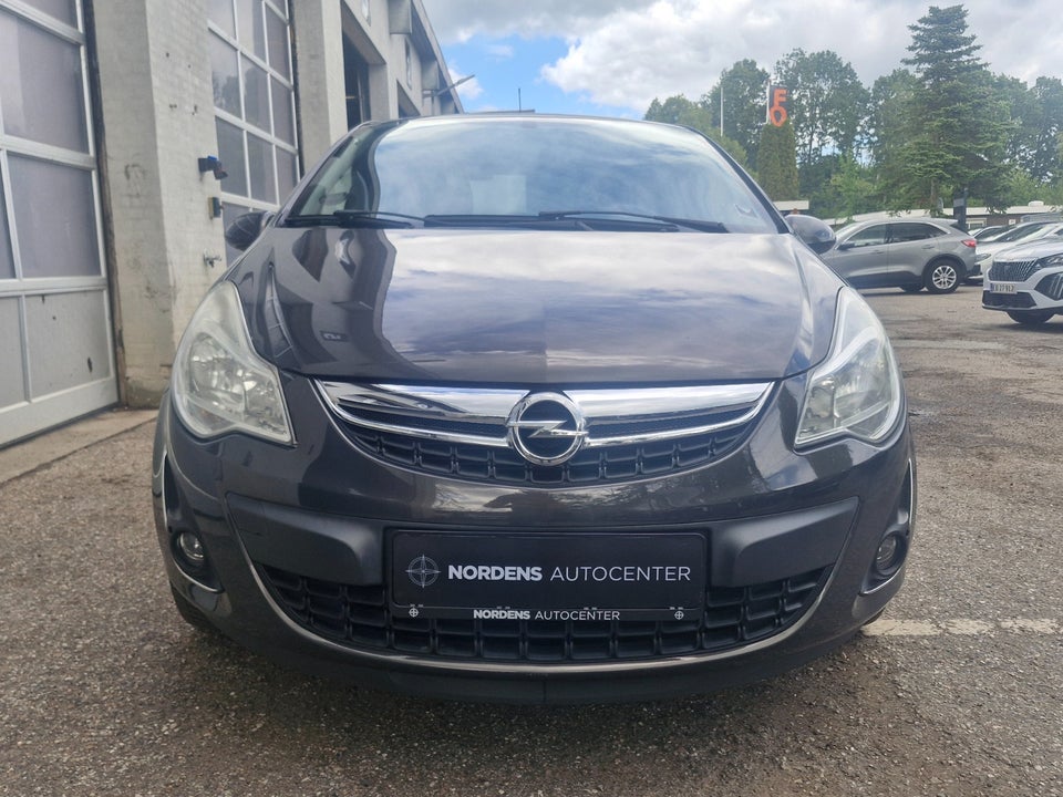 Opel Corsa 1,2 16V Cosmo aut. 5d