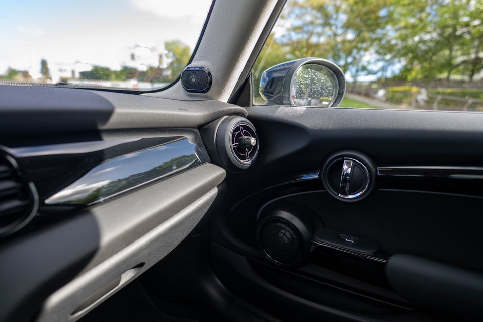 MINI Cooper SE Essential 3d