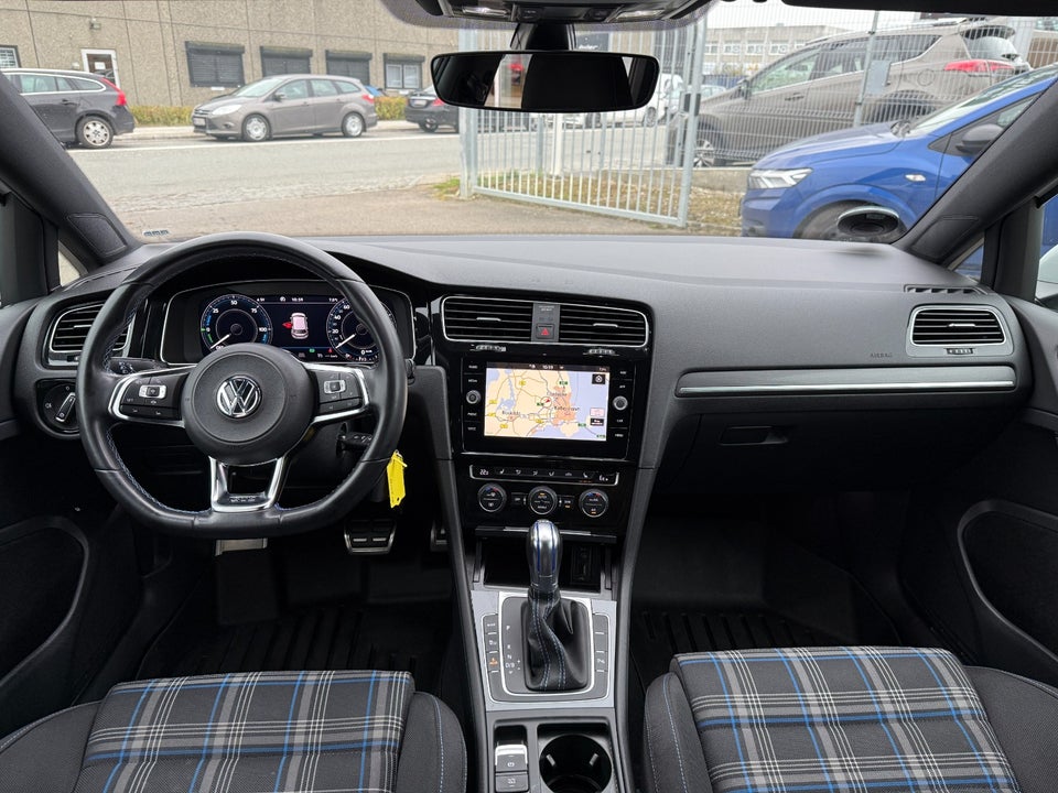VW Golf VII 1,4 GTE DSG 5d