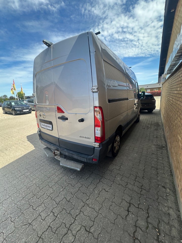 Nissan NV400 2,3 dCi 125 L2H2 Van 5d