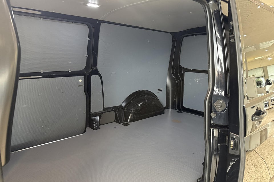 VW Transporter 2,0 TDi 110 Kassevogn lang