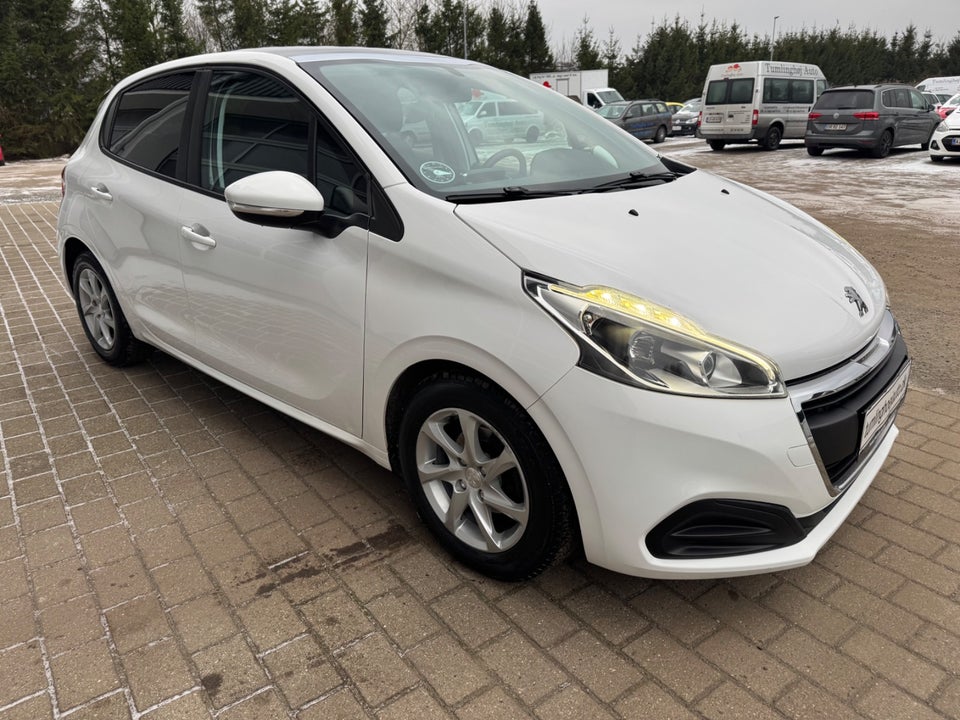 Peugeot 208 1,6 BlueHDi 100 Chili Sky+ 5d