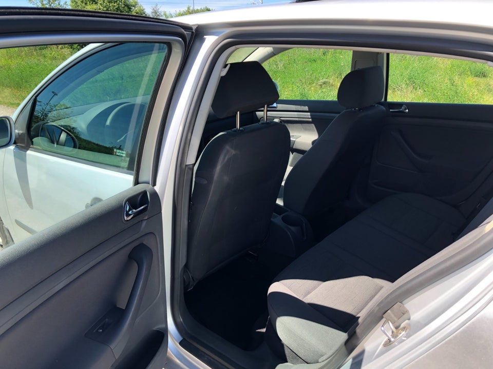VW Golf V 1,6 Comfortline 5d