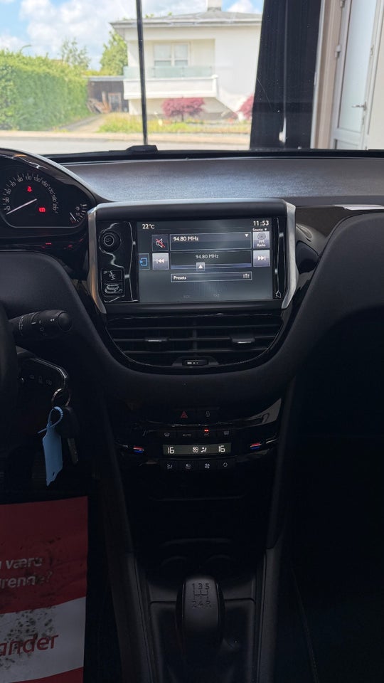 Peugeot 208 1,2 VTi 82 Allure Sky 5d