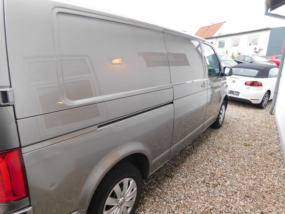 VW Transporter 2,0 TDi 150 Kassevogn lang