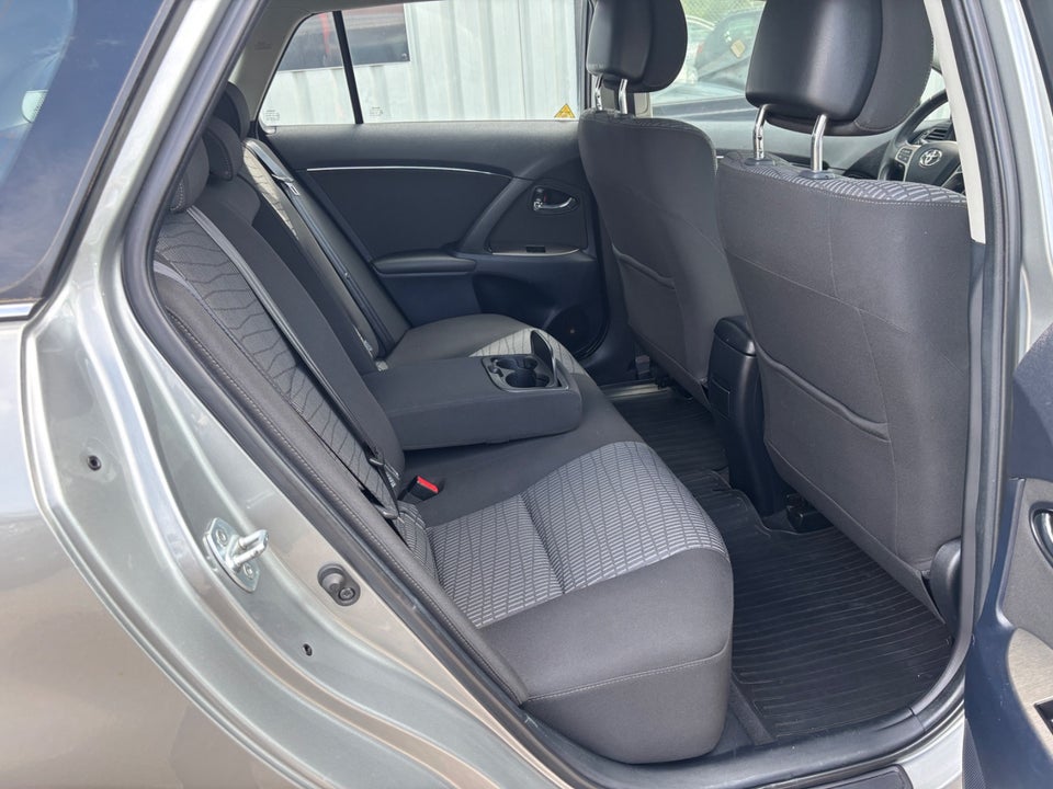 Toyota Avensis 2,0 D-4D TX stc. 5d