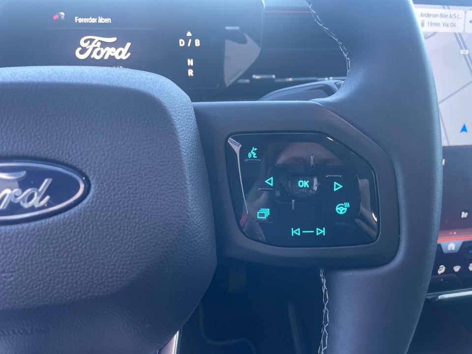 Ford Explorer 82 Premium Extended Range 5d