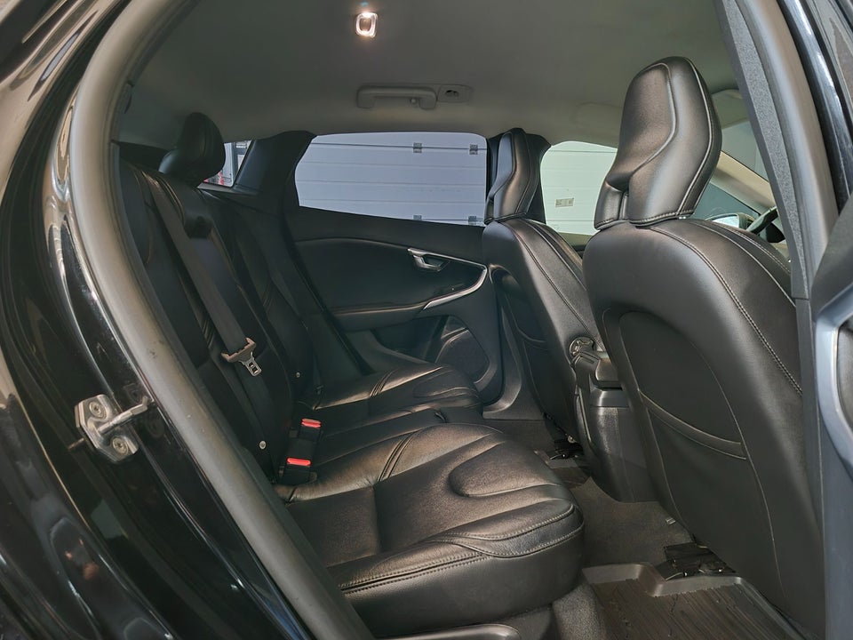 Volvo V40 1,5 T3 152 Momentum aut. 5d