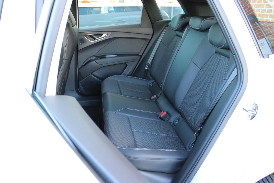 Audi Q4 e-tron 50 S-line quattro 5d